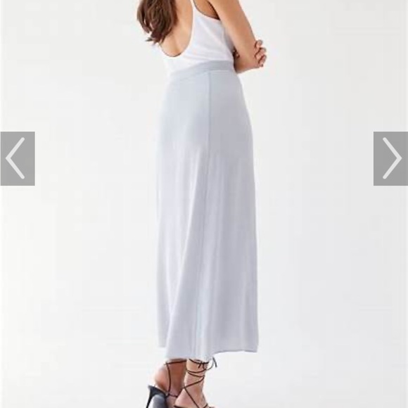 Aritzia Amalie skirt. Size 6. Light pink. EUC - Picture 6 of 11